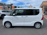 乗り降りのイメージが湧く左側面。ドア面の通りやスライド有無、小キズの出やすい部分も確認◎。
