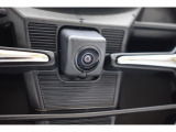 フロントビューカメラ 自車の前方の様子が確認できます。見通しの悪い交差点での衝突事故防止に貢献するとともに駐車・発進時などの前方確認をサポートします。