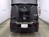 納車時には安全かつ安心してお乗り頂けるようホンダ専門知識を持つ整備スタッフが点検・整備・装備も説明をしてお渡ししております。