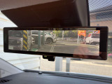 大好評「インテリジェントルームミラー」!車両後方のカメラ映像がミラーに映るので、乗員や荷物が多くても安心♪夜間や悪天候の日でもクリアな映像で視界良好です◎