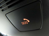 SOSコール/エアバックが展開するような深刻な事故において、自動でSOSコールを発信します。車内で急病人が出るような緊急時は、手動で発信可能です。