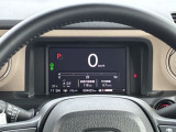 マルチインフォメーションディスプレイです。燃費や走行距離が分かり、半ドアなど車に異常がある際に警告してくれます。