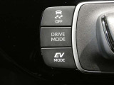EVモードスイッチが付いています。早朝・深夜の住宅街や屋内駐車場などで、騒音や排気ガスを気にすることなく走行できます♪