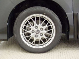 純正なので車に似合うデザインになっていますね。スタッドレスタイヤもご相談下さい。