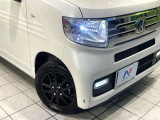 【LEDヘッドライト】悪天候や夜間走行時も良好な視界を確保し安心して運転できる高輝度LEDヘッドライトを装備!点灯速度が早く、消費電力も抑えられています。
