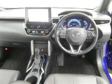 運転席からの視界はこんな感じです☆お気軽にご来店いただき、実際に座って是非お確かめください。ドライバーに寄り添う快適な操作フィールをもたらすステアリングです。