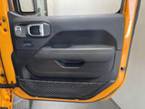 運転席側のドアパネルでございます。
