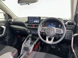 運転席まわりです。 各操作スイッチは使いやすい位置に配置されてます。