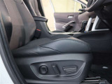 パワーシート搭載。微妙な調整が手軽にでき、ピッタリなポジションで運転することが可能です。