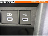 ポータブルオーディオなどの機器を接続して、車両のスピーカーで聞くことができます。