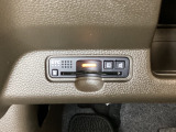 ハンドルの左下にETCがついています。高速道路の料金所の通過も楽々です。 カードの取り出しもしやすい場所についています。