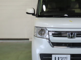 LEDヘッドライトは、点灯の瞬間から光量を発揮し、突然暗くなるトンネルなどでの安定感を高めます。