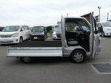 すべての車に外装のコーティングと各種ルームクリーニングを施工いたします!外装も内装も愛車はいつもピカピカキレイが気持ちいいですね♪
