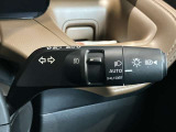 車外の明るさに応じでライトを点灯、消灯してくれるオートライト機能です☆お天気の良い昼間のトンネル走行などオートにしてると便利で安心です☆エンジン停止時にライトの消し忘れも無くなります☆