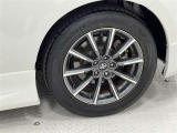 タイヤサイズは205/55R16!純正アルミホイール!残り溝は6ミリ程度です!