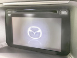 【マツダコネクトナビ】車内の雰囲気にマッチした一体型タイプのナビ。各種車輌設定やBluetooth再生等、様々な機能が楽しめます。直感的なダイヤル操作が可能で、使い勝手も良好です。