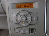 温度設定ができるオートエアコン付