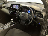 見通しの良いスッキリとした視界で、誰でも運転しやすいです。運転のしやすさは疲れにくさにも繋がりますよ♪