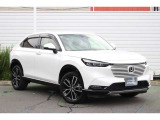 e:HEV Z 4WD SUVの力強さ、スリークな美しさ、他とは違う自由な個性。ヴェゼルは、そのすべてをひとつのシンプルな造形の中で調和させているからこそ、美しく洗練されたデザインです。