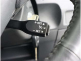 クルーズコントロール付です。アクセルペダルを踏み続けることなくセットした一定速度を維持する機能であり、運転者の疲労軽減に役立ちます。