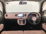 【前方視界】開放的な前方視界!運転がしやすく疲れにくいです♪窓が大きく、見通しがとっても良いおクルマですよ♪
