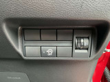 ハンドル右奥には各種設定スイッチがあります。運転者がスッと手を伸ばせば操作できので便利です。
