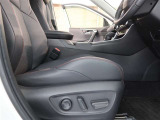 パワーシート搭載。微妙な調整が手軽にでき、ピッタリなポジションで運転することが可能です。