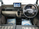 運転にかかわる様々な操作を安全に行えるように視点移動が少なく、操作性に配慮されたスイッチ類が凝縮されたコクピットです。