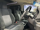運転席も広々としており運転しやすい環境を実現しています☆