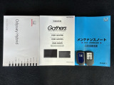 スマートキーは鍵をバッグに入れたままでもドアロックの開閉やエンジンのON・OFFができます。夜間や雨の日も鍵を探さなくて良いので便利です。