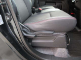 一人一人に合ったポジションにシートを細かく調整することが出来ます。長時間の運転でも疲れにくくなり、安心して運転することに寄与します。