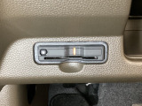 ハンドルの左下にETCがついています。高速道路の料金所の通過も楽々です。 カードの取り出しもしやすい場所についています。
