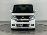ディスチャージヘッドライト【HID】を装備していますのでとても明るく、夜間の走行や雨の日も安全・安心です。