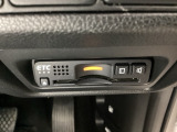 ハンドルの右下にETCがついています。高速道路の料金所の通過も楽々です!。 カードの取り出しもしやすい場所についています。