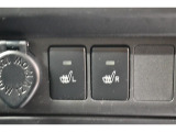 運転席・助手席シートヒーター装備☆  座面と背もたれをすばやく温めるシートヒーターを内蔵。身体を直接温めることができます。 寒い時期には嬉しいアイテムですね♪