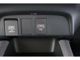 スマートフォンなどの音楽再生が可能なUSB接続ジャック装備車両です♪♪♪