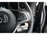 Hondaセンシングの機能のひとつ、アダプティブクルーズコントロール付!アクセルから足を離しても設定したスピードと前車との車間を保ち走行してくれます!車線維持もアシスト☆高速道路で疲労軽減ですね☆