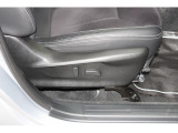 運転席シートは電動パワーシート!ドライバーの体格に合わせて細やかな調整が可能なのであなたにぴったりのシートポジションを設定する事が出来ます