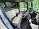 運転席まわりには十分なスペースがあり、大柄な方でもゆったり運転していただける環境です。