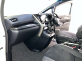 広々とした車内空間に優れた燃費性能。更にデザインも上質で人気のお車です!