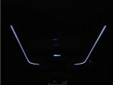 夜間に室内を照らしてくれるルームライトです