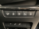 各種機能の切替スイッチは運転席パネル下に集約されています。任意で切り替え可能なため状況に合わせてお使いください。