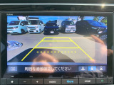 【バックカメラ(3モード)】視点を切り替えて後方を確認でき、駐車や車庫入れも安心です。
