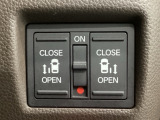 【両側パワースライドドア】両側がパワースライドドアになっており、運転席のスイッチやスマートキーでも開閉が可能です!開口部も広いので乗り降りも楽々♪