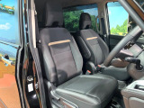 運転席シート廻りは使用感も少なく、良好な状態となっています。前オーナー様が丁寧に使っていたことがよくわかりますね。