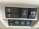 左右オートスライドドア装備。開口部も広くとってります。狭い駐車場、雨の日での乗り降りもしやすくなります。今や人気の装備の一つです!