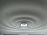 一滴の水滴から輪が広がっていく波紋をイメ-ジしたルーフトリム。お問い合わせは03-5672-1023へ