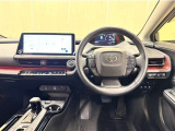 上質で落ち着いた印象のインパネ周りです。各操作スイッチ類も使いやすいよう配置されています。