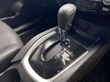 操作が簡単なシフトレバーですのでストレスなく運転が出来ますよ!