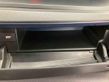 3.「認定中古車カルテ」は、走行距離や修復歴に加えてキズ・凹みの有無・状態や消耗品の交換、過去の整備状況がわかります。
